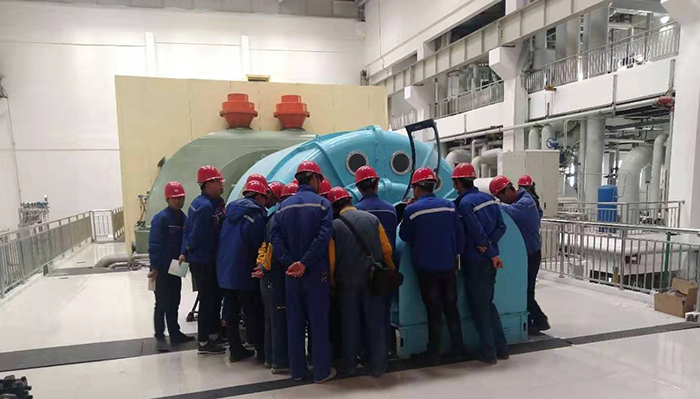 太陽能發(fā)電機成功發(fā)電（合作樣機）