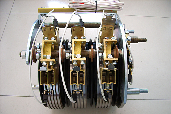 風(fēng)力發(fā)電集電總成